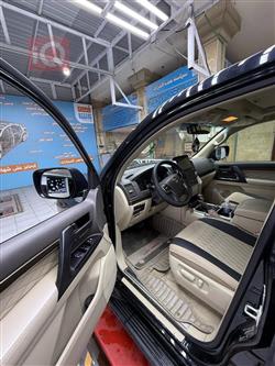 تۆیۆتا لاند کروزەر